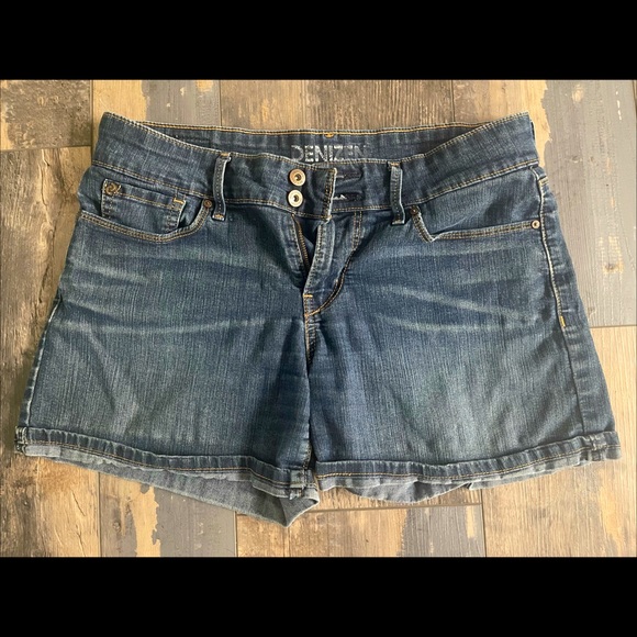 Levi's Pants - LEVIS- denizen Shorts- Size 6- Women’s